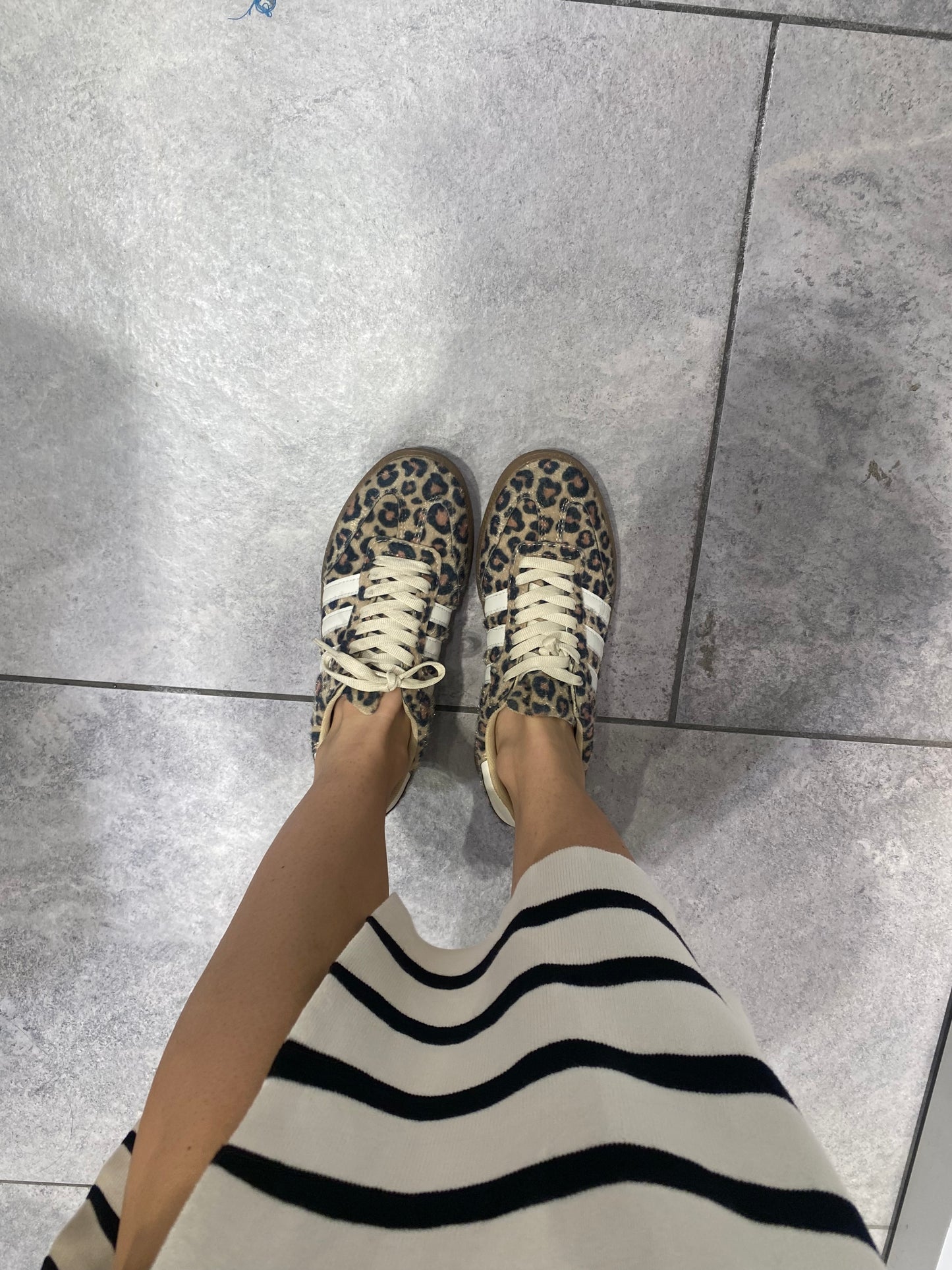Tennis estilo samba en print leopardo | ILSE