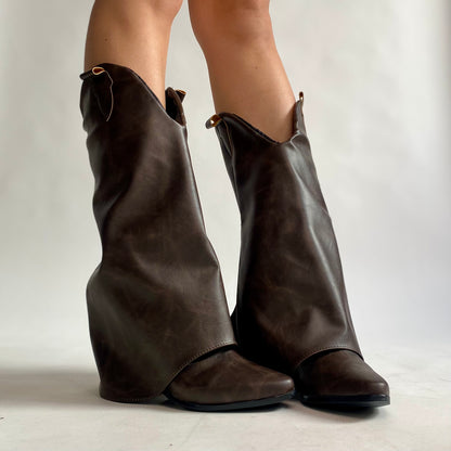 Bota con capa color chocolate | Celina Chocolate