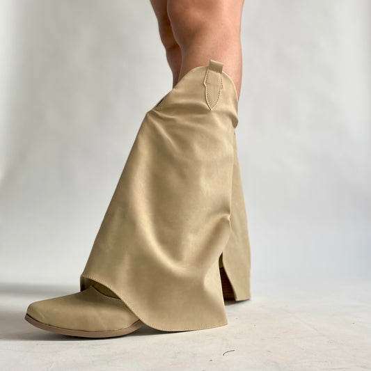 Bota con capa color arena | Celina Arena